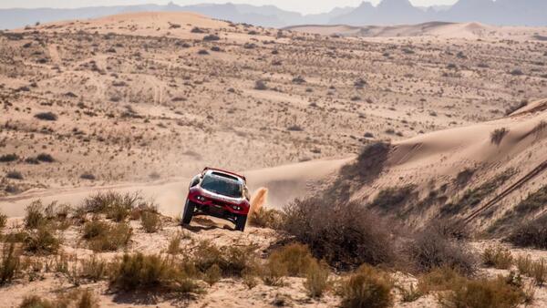 Loeb insiste, Sainz resiste y Brabec se reivindica como favorito para las motos