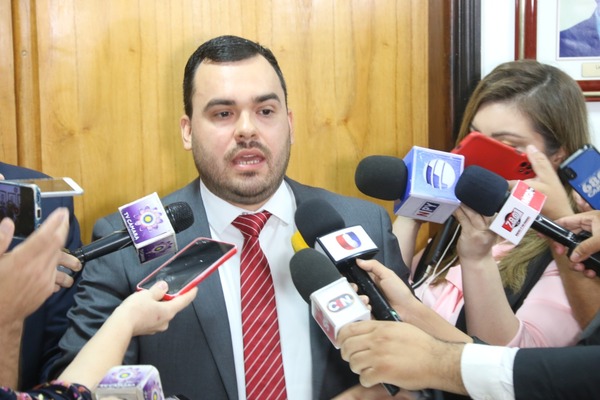 Jefe de Recursos Humanos de Diputados aclara situación de hija de Alliana - La Tribuna