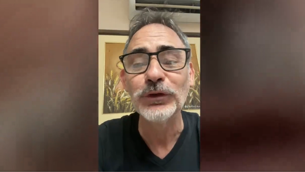 Che Kueraiman, video viral de humorista contra "fatos, nepotismo, transas y licitación"