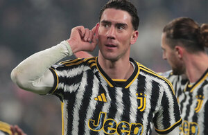 Versus / Con dos misiles de Vlahovic, Juventus gana y le pisa los talones al Inter