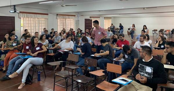 Diario HOY | Exbecarios asesoran gratuitamente en postulación para estudiar en EE.UU.