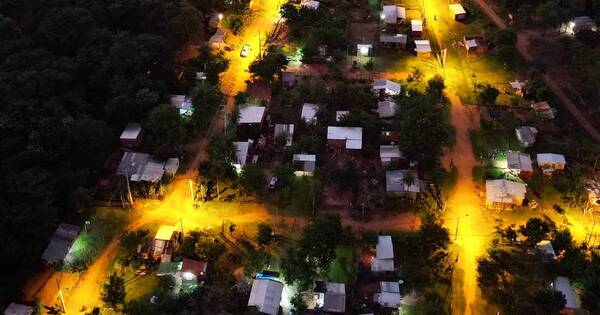 La Nación / Inauguran obras de iluminación en “El Progreso II” de Limpio: “debemos retribuir a la gente”