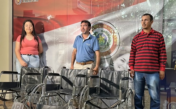 Fundación Tesâi distribuye sillas de ruedas a personas de escasos recursos de Alto Paraná - ADN Digital