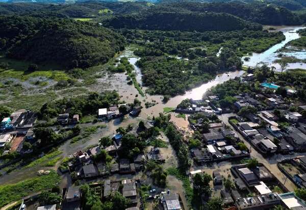 Más de 9.000 damnificados y siete ciudades en emergencia por las lluvias en Río de Janeiro - Mundo - ABC Color