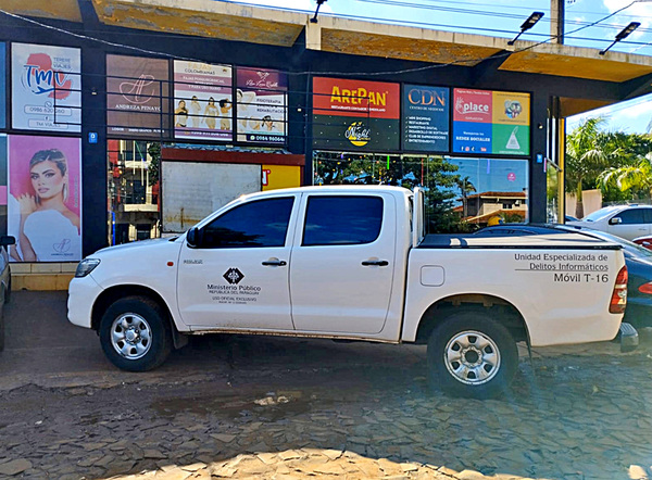 Cuatro detenidos durante cinco allanamientos en busca de implicados en robos cibernéticos - La Clave