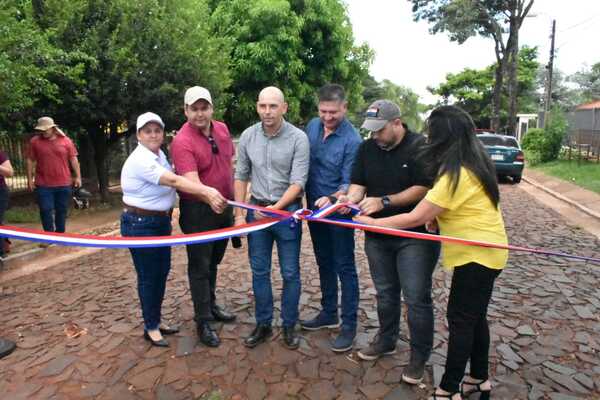HABILITARON UN IMPORTANTE TRAMO DE PAVIMENTO EMPEDRADO EN CAMBYRETÁ - Itapúa Noticias