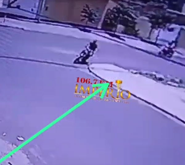 Vendedora fue despojada de su celular por un motochorro en el barrio Guaraní - Radio Imperio 106.7 FM