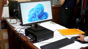 Senado compra computadoras a exfuncionario que enseña a vender al Estado