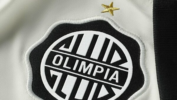 Versus / La nueva piel: Olimpia presenta renovada casaca "eco"