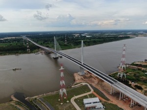 Se ajustan las últimas obras del imponente puente Héroes del Chaco - .::Agencia IP::.