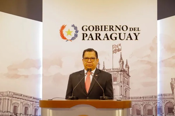 Santiago Peña promulga ley que transfiere programa de adultos mayores a Desarrollo Social - Radio Imperio 106.7 FM