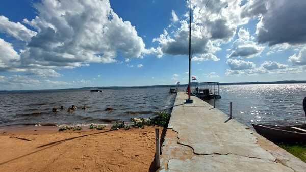 Estudio del Mades revela que aguas del Lago Ypacarai no son aptas para el baño - La Tribuna