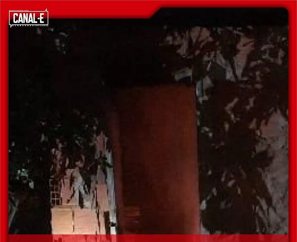 DOS MUJERES SE PELEARON Y QUEMARON SUS CASAS