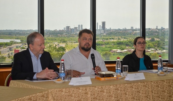 Ministro de Finanzas y legisladores debaten sobre cobro de “premio” o costo de soja