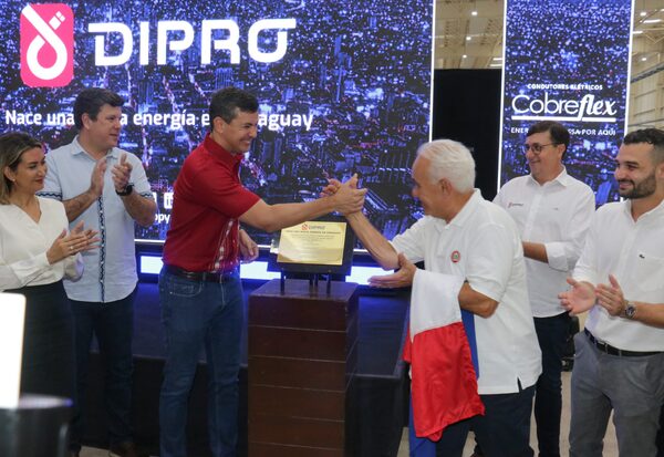 Peña elogia a emprendedores durante inauguración de fábrica en Guarambaré - .::Agencia IP::.