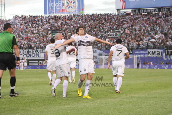 Versus / Pablo Zeballos recordó su gol a Cerro y encendió las redes