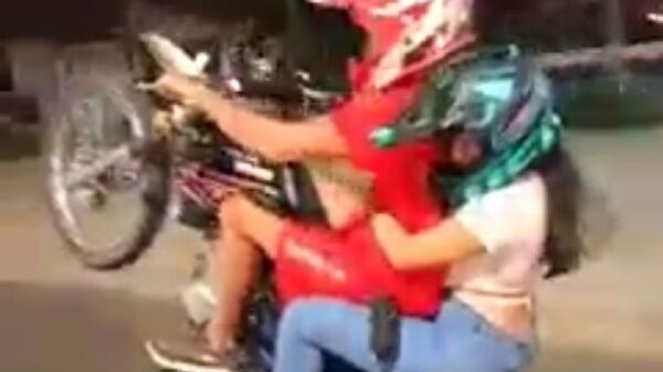 SE ARROJÓ DE LA MOTO PARA PODER ESCAPAR DE SU EXPAREJA - La Voz del Norte