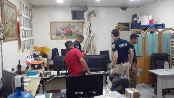 Delincuentes armados roban caja fuerte con pistolas y G. 4 millones en Ciudad del Este