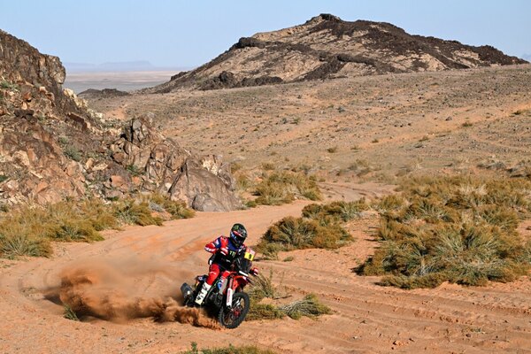 Versus / Brabec se acerca al título de Dakar en motos tras ganar la 10ª etapa