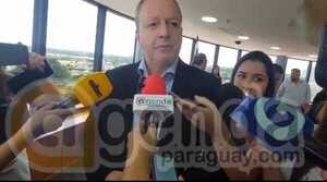 Ministro de Finanzas deslinda responsabilidad de compras realizadas por el Congreso