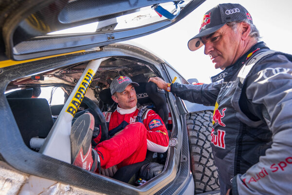 Versus / Sainz con problemas sigue dando esperanzas a Loeb muy cerca del final del Dakar