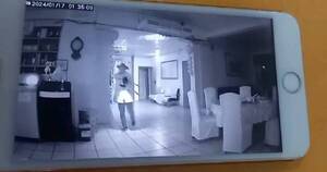 La Nación / Encapuchados armados roban dinero y armas en asalto a edificio céntrico de CDE