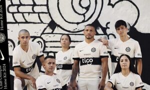 Olimpia presentó su nueva indumentaria