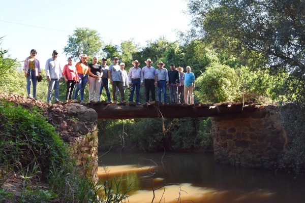 GOBERNADOR REALIZÓ JORNADA DE VERIFICACIONES Y COMPROMISOS EN SAN PEDRO DEL PARANÁ - Itapúa Noticias