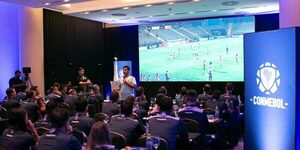 Versus / La Conmebol recibe a los árbitros de Sudamérica para la pretemporada