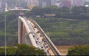 Harán controles bilaterales contra transporte irregular en el Puente de la Amistad - ABC en el Este - ABC Color