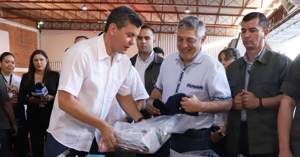 Diario HOY | Pretenden incluir uniformes en los kits escolares