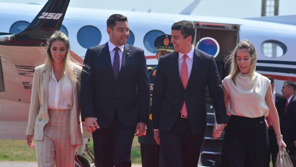 Peña y Alliana evitan hablar de escándalos por nepotismo