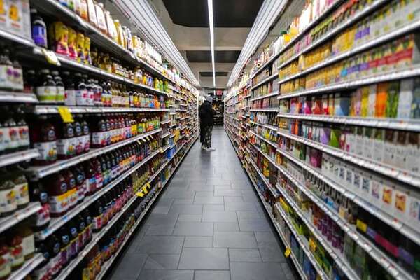 Lo que se viene: así estarán el dólar y la inflación en los primeros meses del año, según las proyecciones - Economía - ABC Color