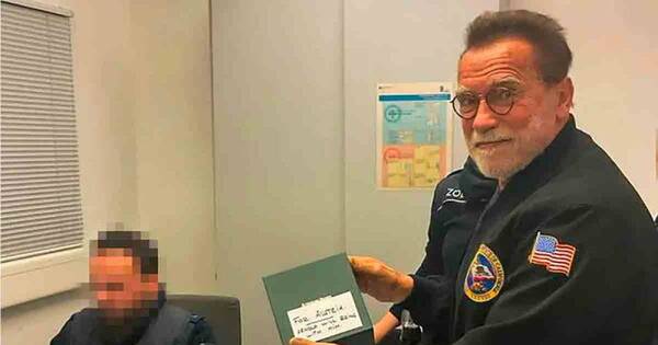 La Nación / Schwarzenegger fue retenido por un reloj