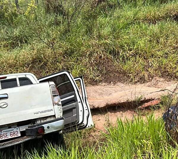Sube a dos los fallecidos en caída de camioneta al costado de una ruta en Bella Vista - Radio Imperio 106.7 FM