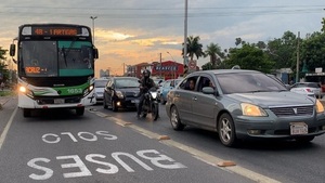 Aplicarán multas a conductores que no respeten el carril único desde el lunes