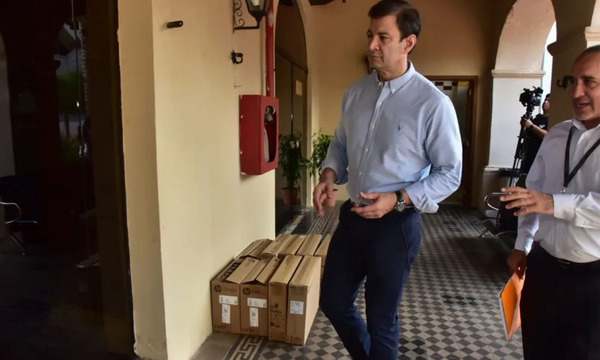Senado retrocede en la compra de computadoras
