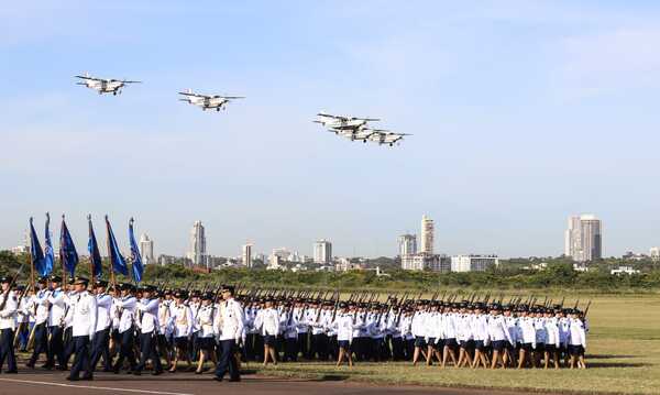 Presidente encabezó conmemoración por el 44 aniversario de creación del Grupo Aerotáctico - .::Agencia IP::.