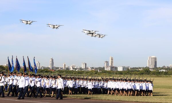 Presidente encabezó conmemoración por el 44 aniversario de creación del Grupo Aerotáctico - El Trueno