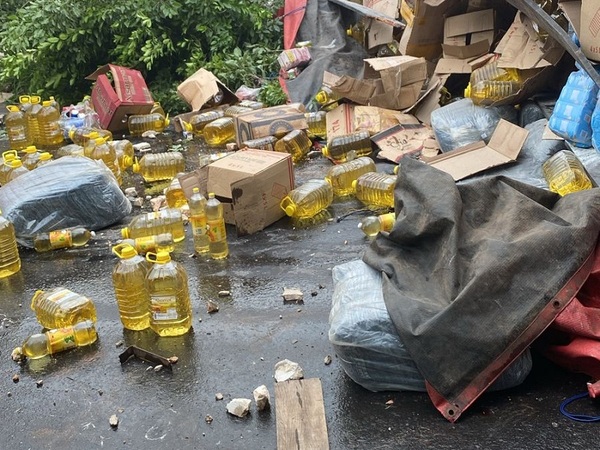 Camión con presunto contrabando impactó contra el cementerio de Lambaré - La Tribuna
