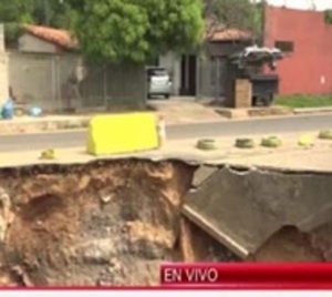 Puente que une San Lorenzo y Capiatá se cae a pedazos  - Paraguay.com