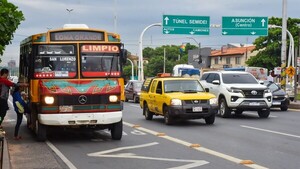 Aplicarán multas a conductores que no respeten carril único