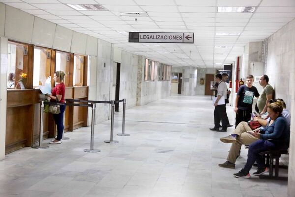 Se recuerdan requisitos para autorización de viajes al exterior