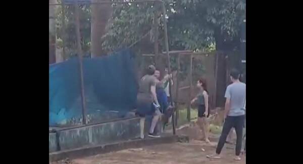 [VIDEO] Lo estaban "corrigiendo" y la Poli se lo llevó: aseguraron que entró a robar
