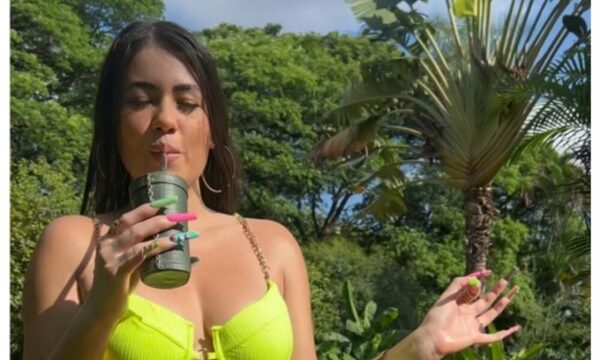 (VIDEO)Laurys Diva mostró cómo chupa la bombilla y reveló secretos de bronceado