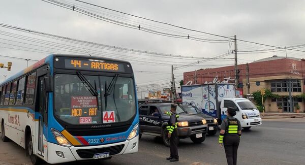 Multas de hasta G. 2 millones por no respetar carril de buses y suspensión de comercios que no emiten factura - MarketData