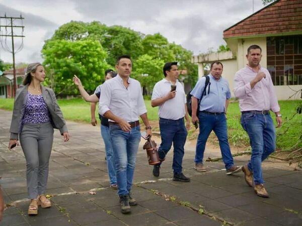 Director impulsará recuperación de edificios de la EBY en Ayolas que están en estado de abandono | RADIO NACIONAL