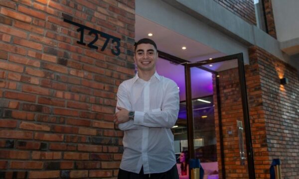 Miguel Almirón inauguró un emprendimiento en nuestro país