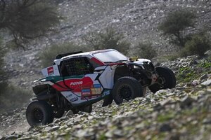 Versus / Con mucho corazón Santos se pone a una etapa de dar la vuelta al Dakar