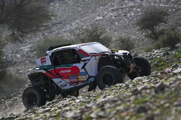 Versus / Con mucho corazón Santos se pone a una etapa de dar la vuelta al Dakar